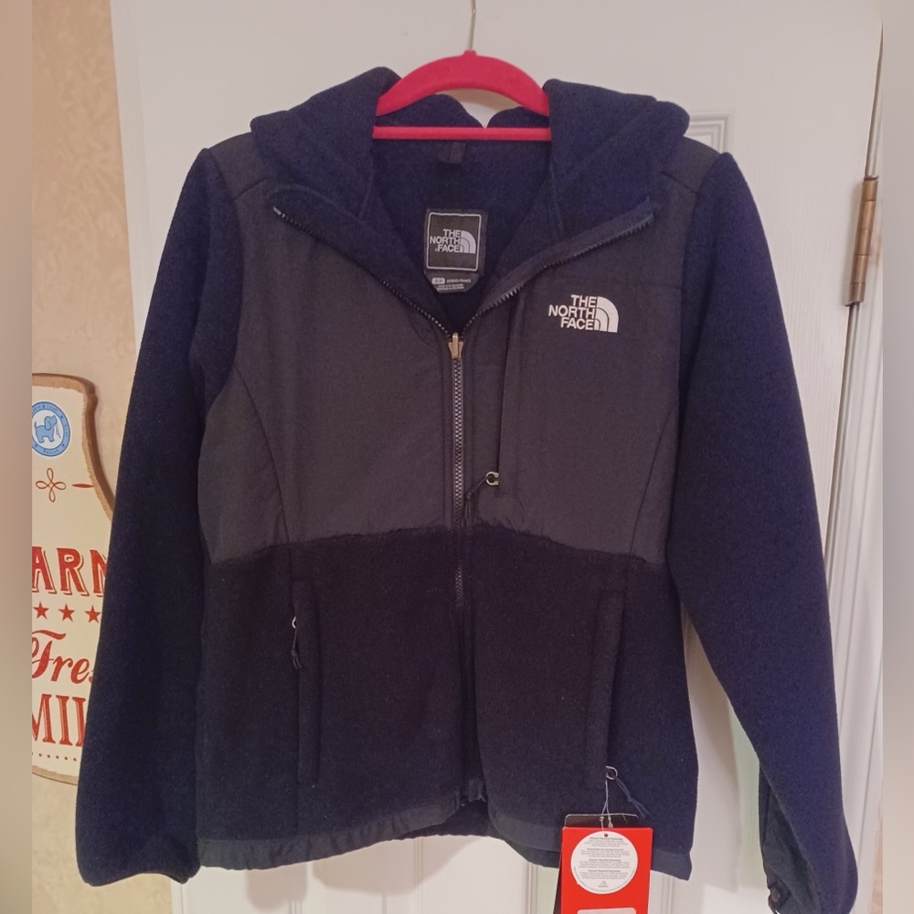 Brand New The North Face Black Fleece Jacket - Woman’s